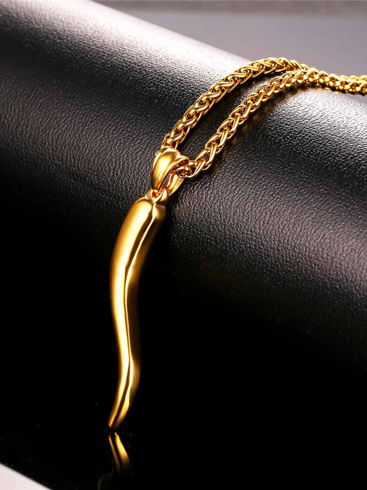 Italian Horn Pendant Cornicello Necklace in 18K Gold