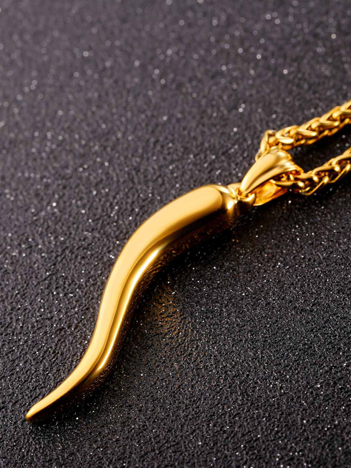 Italian Horn Pendant Cornicello Necklace in 18K Gold