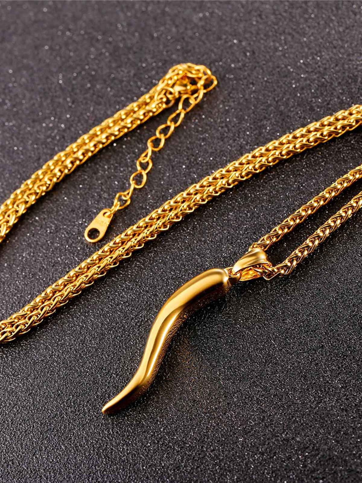 Italian Horn Pendant Cornicello Necklace in 18K Gold