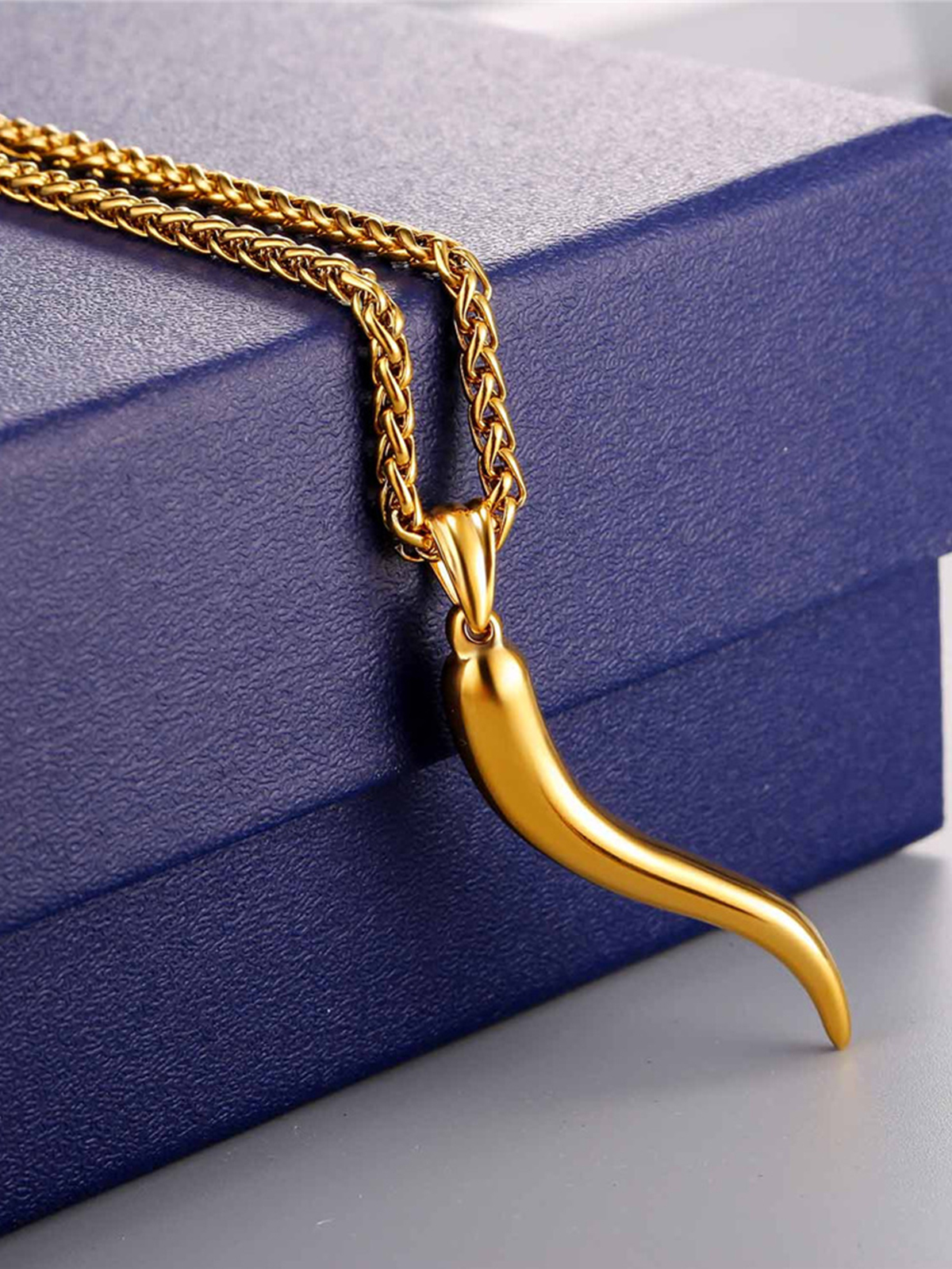 Italian Horn Pendant Cornicello Necklace in 18K Gold