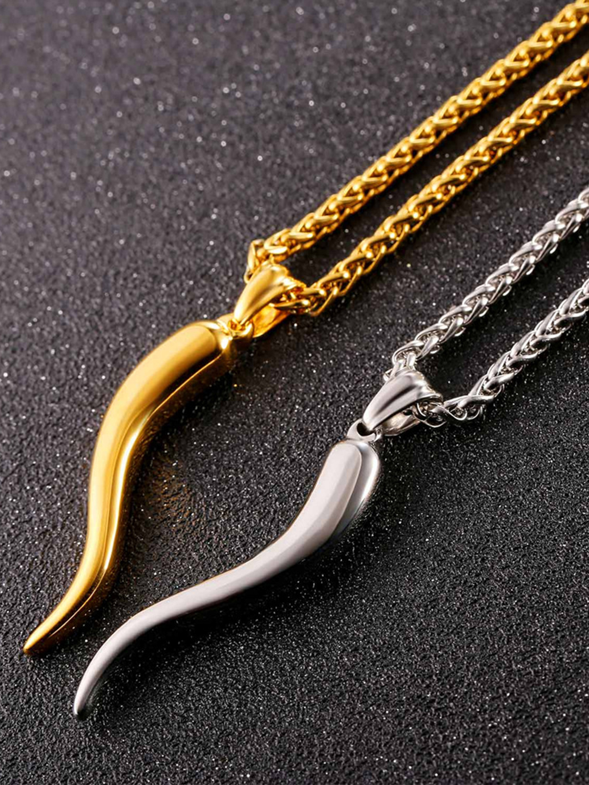 Italian Horn Pendant Cornicello Necklace in 18K Gold