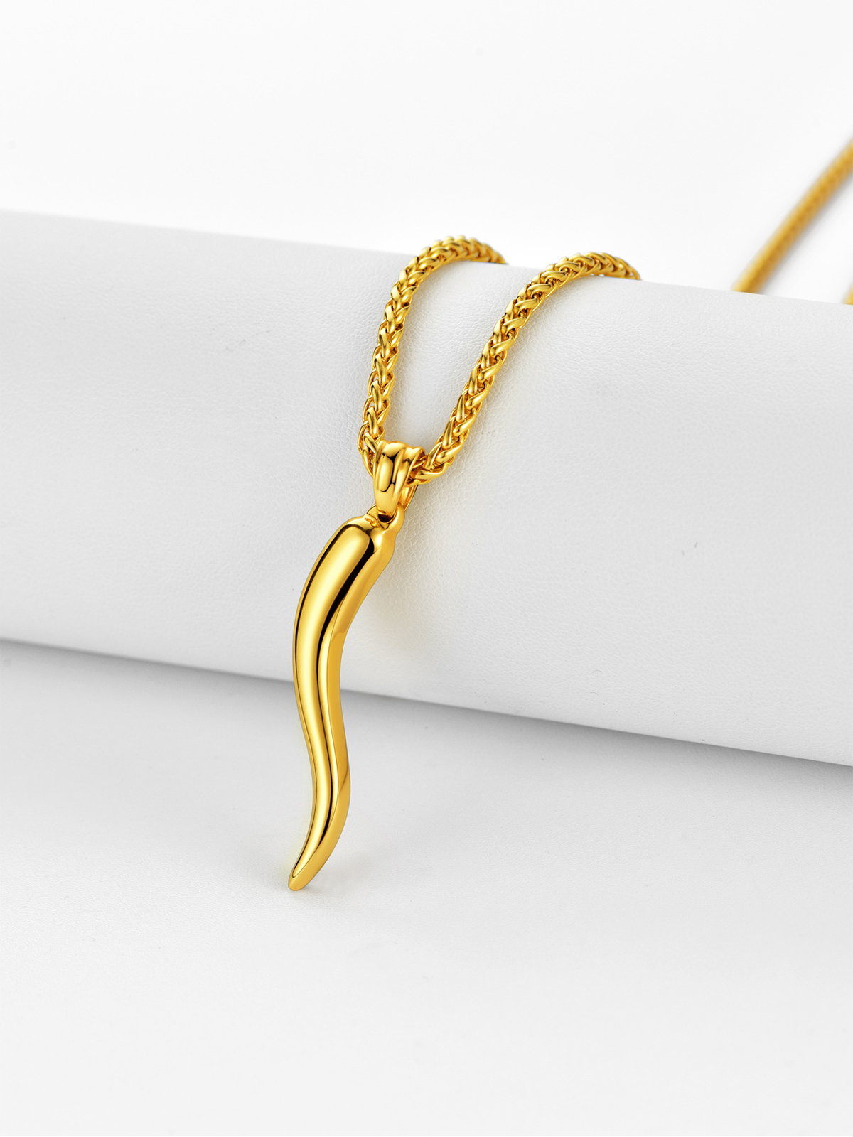 Italian Horn Pendant Cornicello Necklace in 18K Gold
