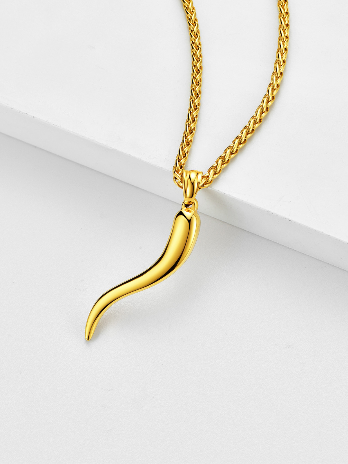 Italian Horn Pendant Cornicello Necklace in 18K Gold