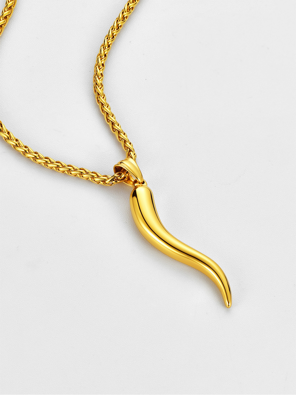 Italian Horn Pendant Cornicello Necklace in 18K Gold