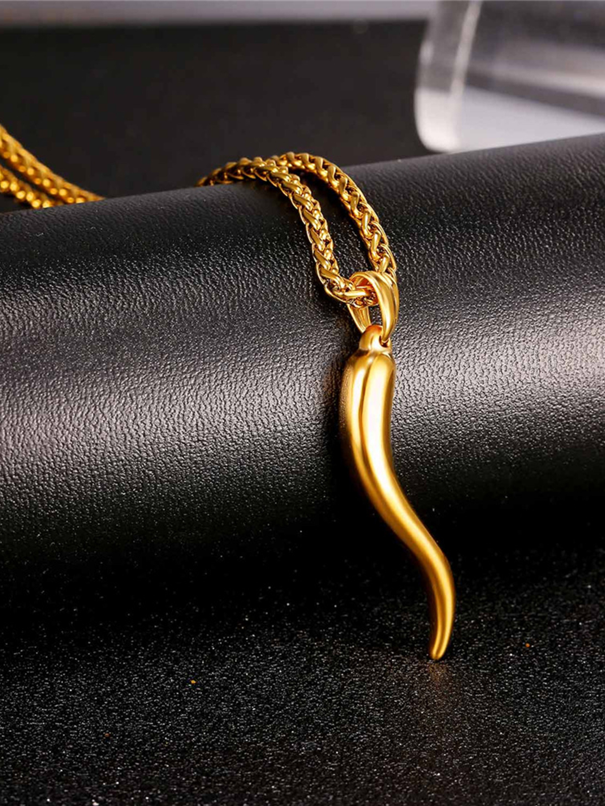 Italian Horn Pendant Cornicello Necklace in 18K Gold