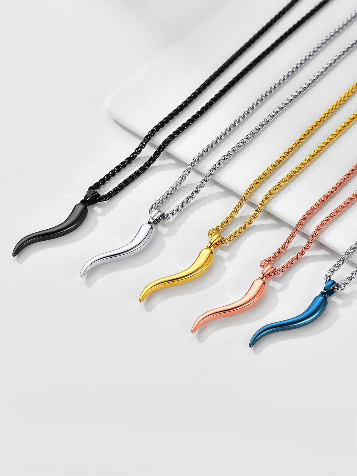 Italian Horn Pendant Cornicello Necklace in 18K Gold