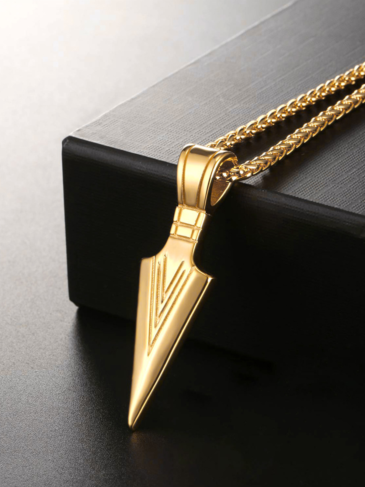 Arrowhead Necklace Spear Point Pendant in 18K Gold