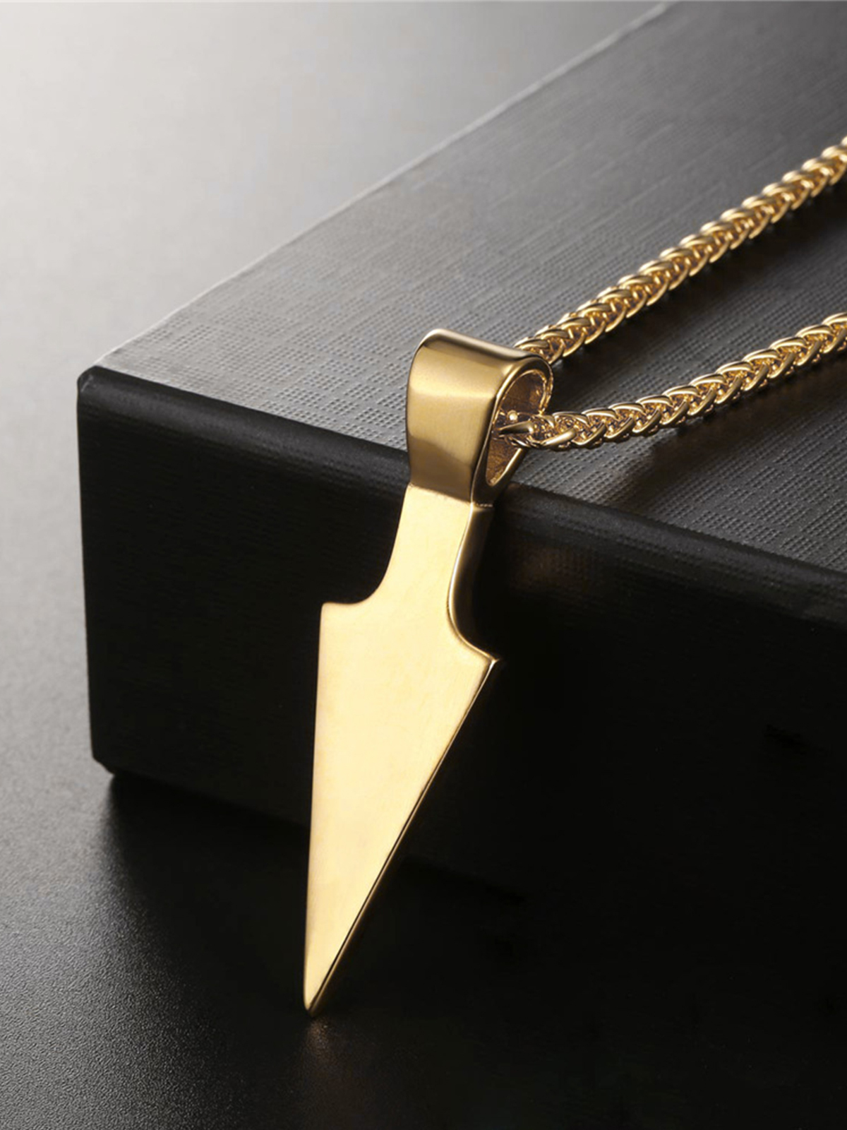 Arrowhead Necklace Spear Point Pendant in 18K Gold