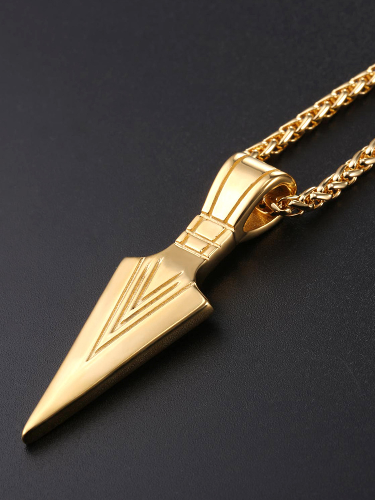 Arrowhead Necklace Spear Point Pendant in 18K Gold