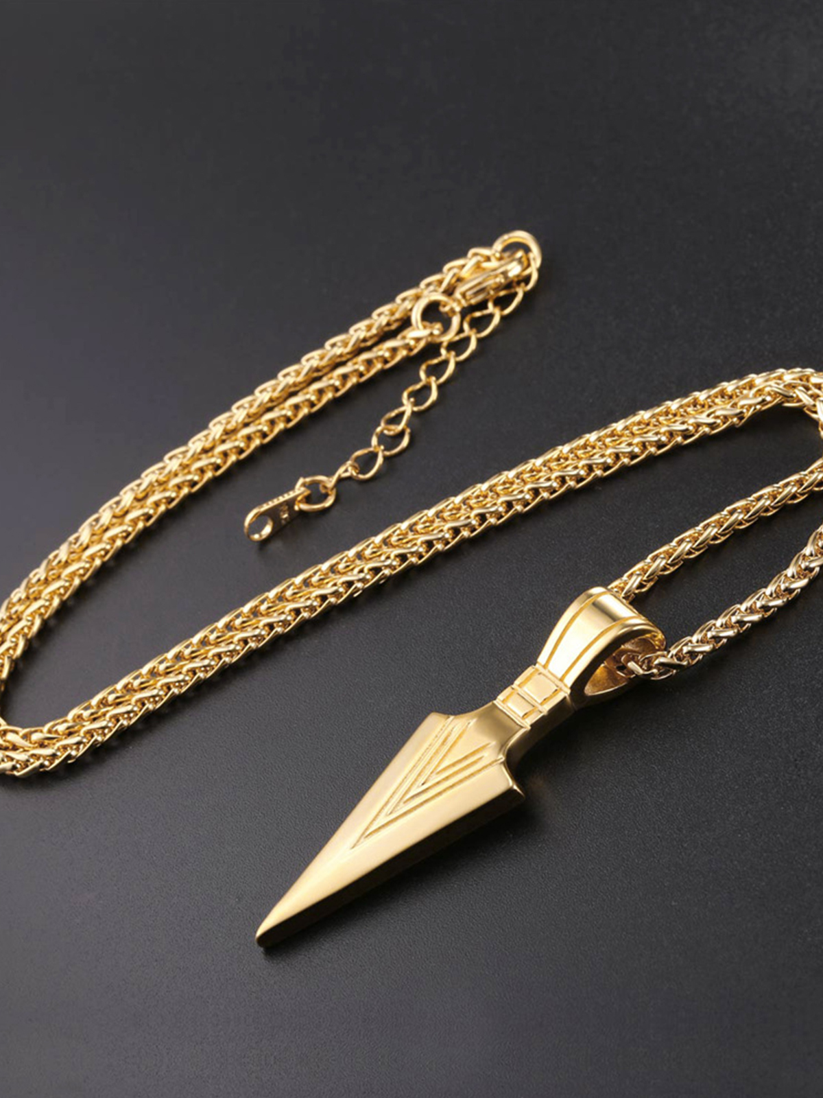Arrowhead Necklace Spear Point Pendant in 18K Gold