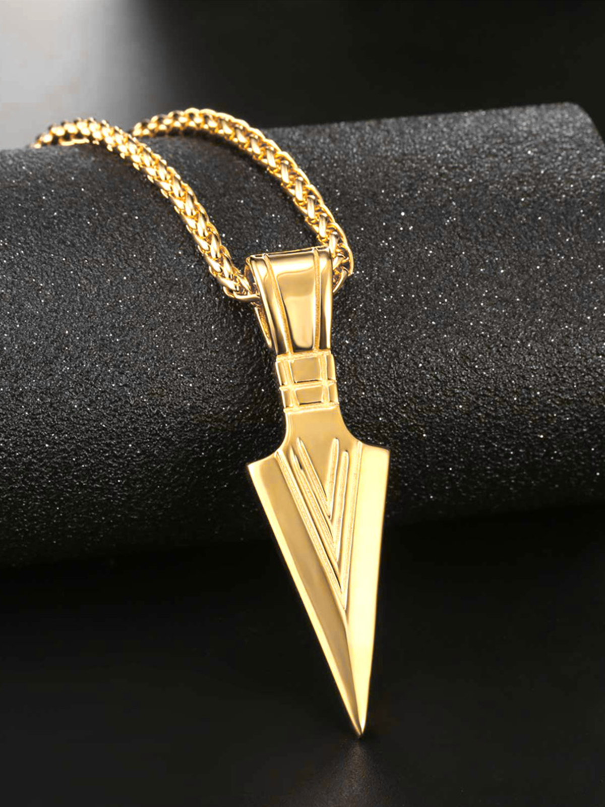 Arrowhead Necklace Spear Point Pendant in 18K Gold