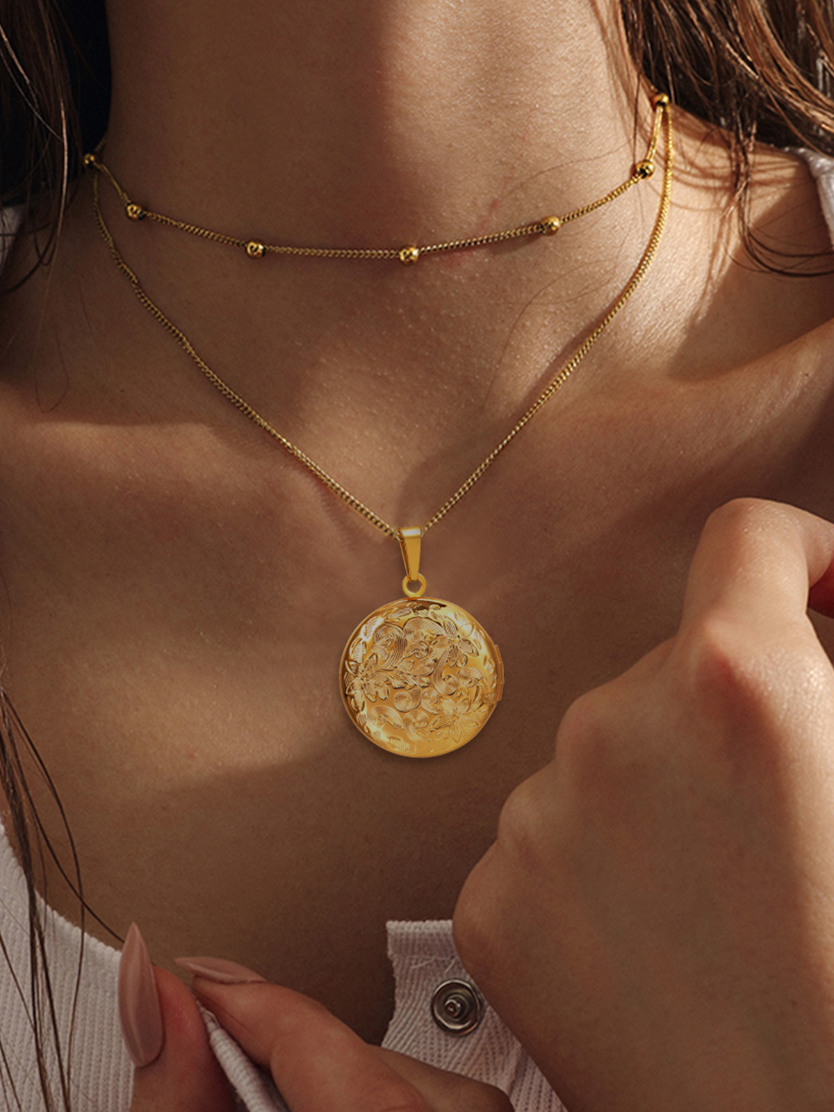 Photo Locket Pendant Flower Engraved Necklace in 18K Gold