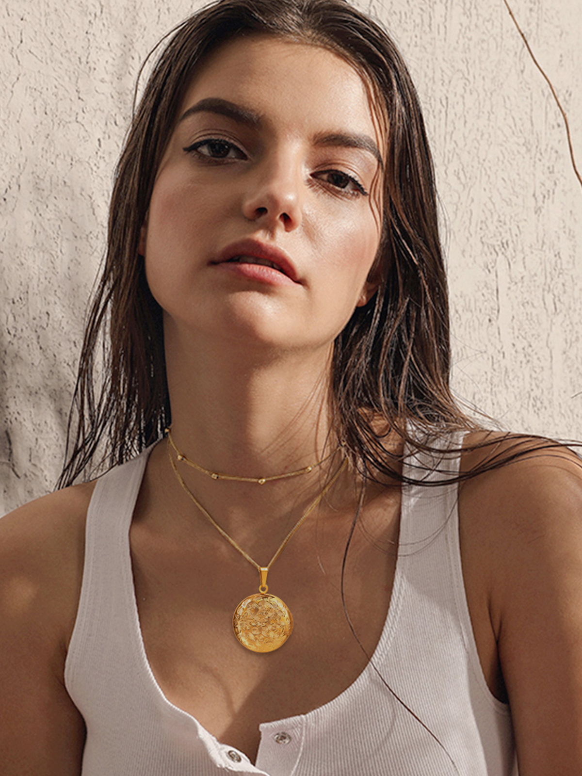 Photo Locket Pendant Flower Engraved Necklace in 18K Gold