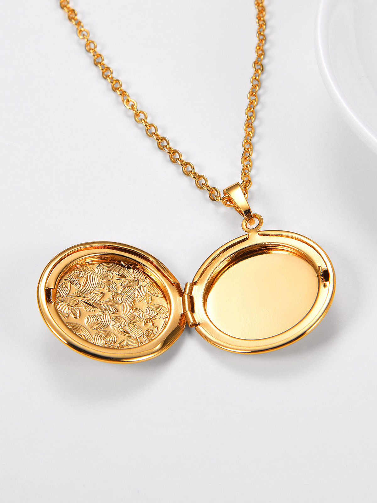 Photo Locket Pendant Flower Engraved Necklace in 18K Gold