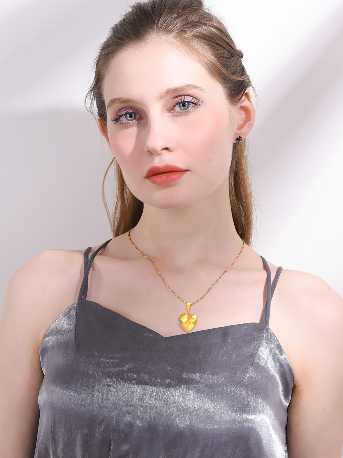 3D Facet Love Heart Pendant Necklace in 18K Gold