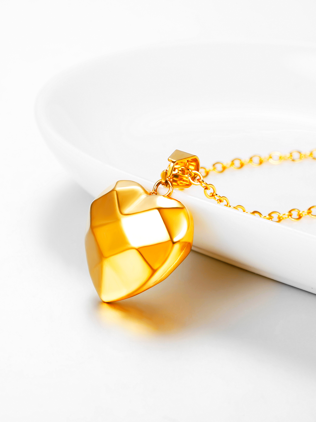 3D Facet Love Heart Pendant Necklace in 18K Gold