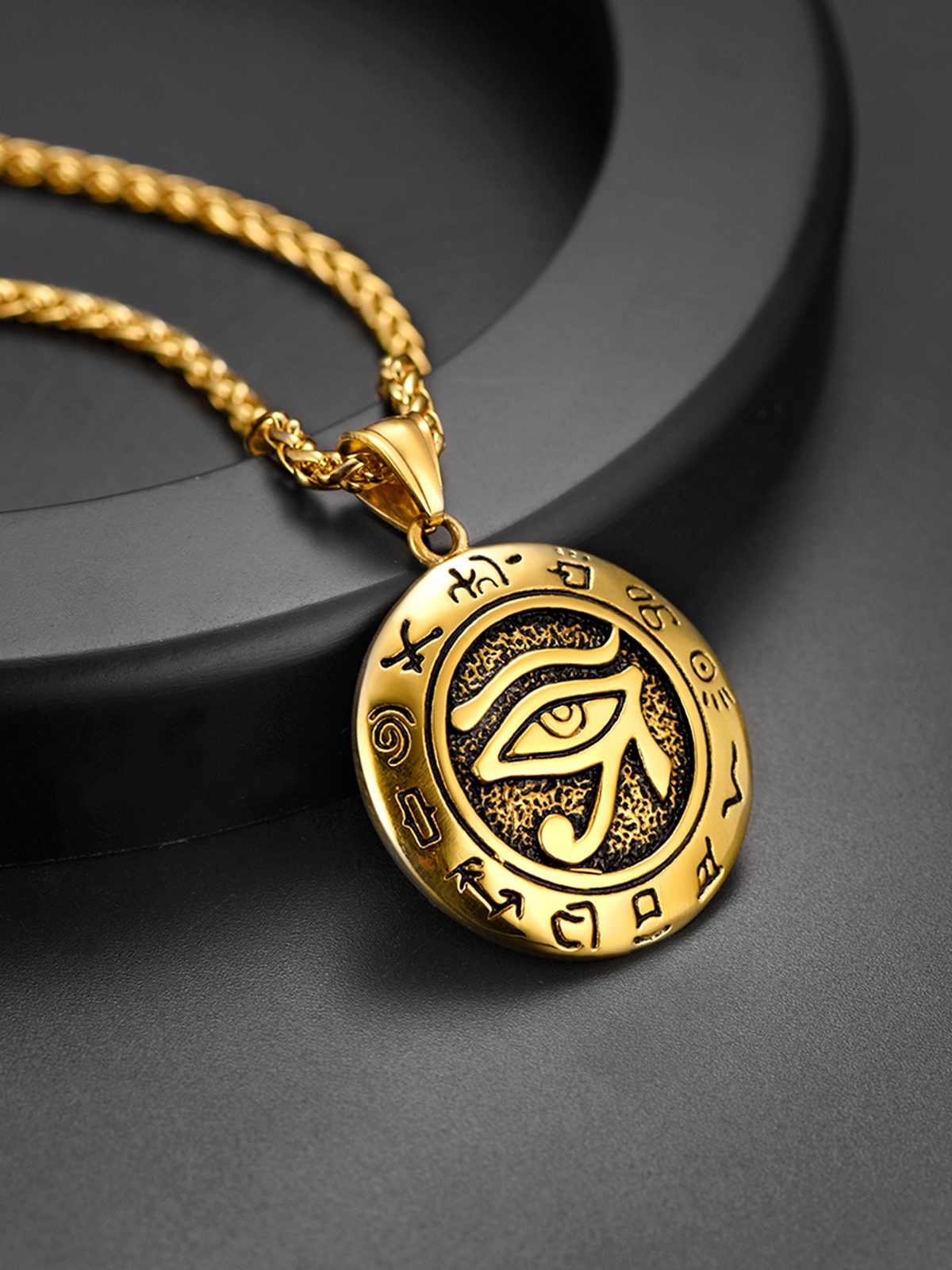 Eye of Horus Pendant Vintage Egyptian Necklace in 18K Gold