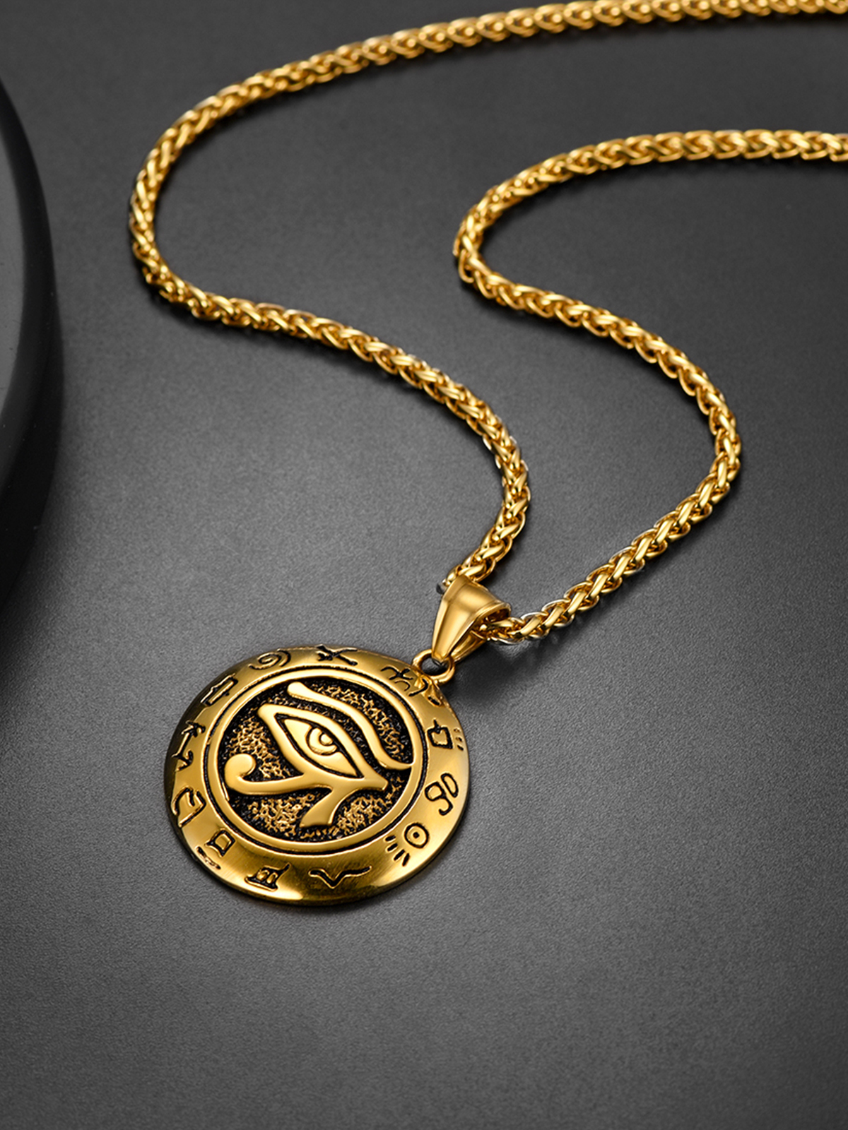 Eye of Horus Pendant Vintage Egyptian Necklace in 18K Gold