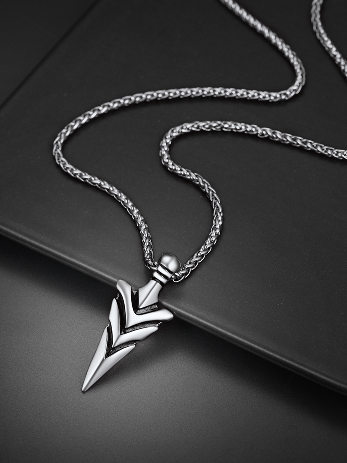 Spear Point Pendant Arrowhead Necklace in Stainless