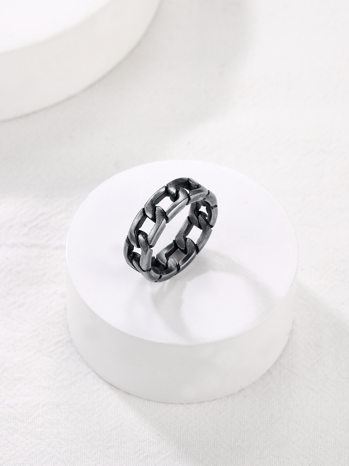 7mm Wide Band Cuban Link Chain Ring in Retro Grey