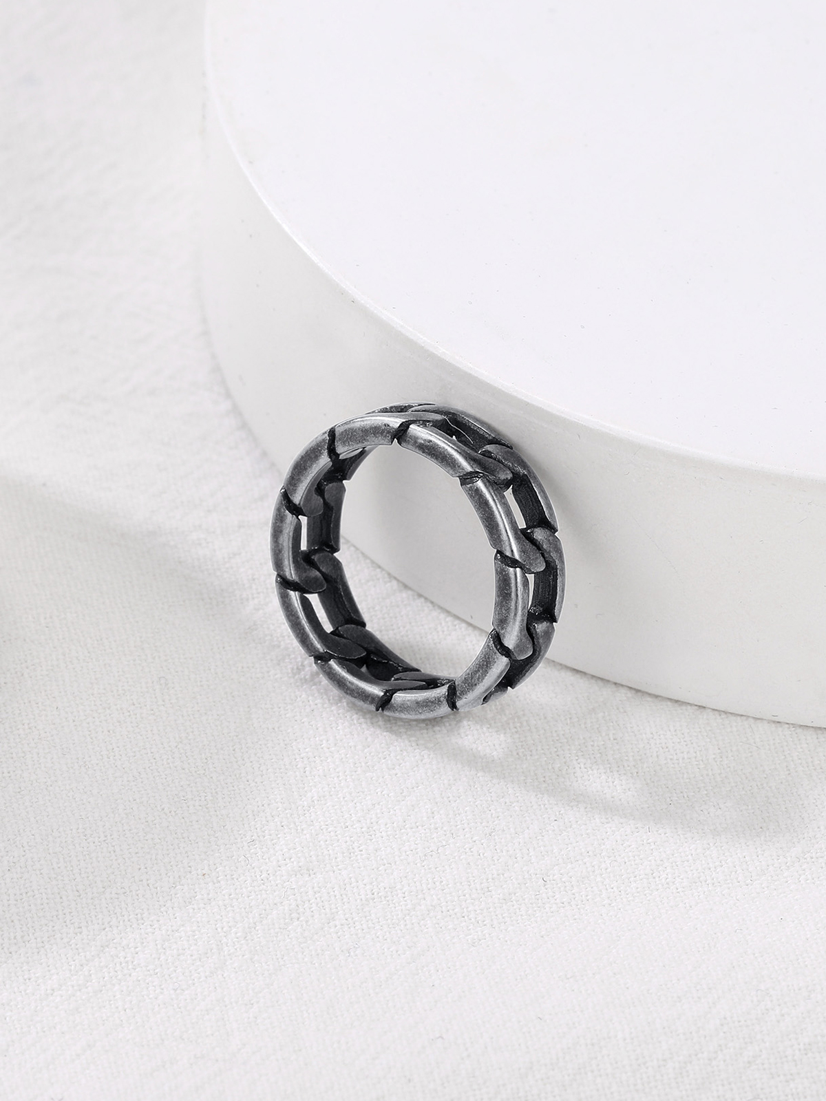 7mm Wide Band Cuban Link Chain Ring in Retro Grey