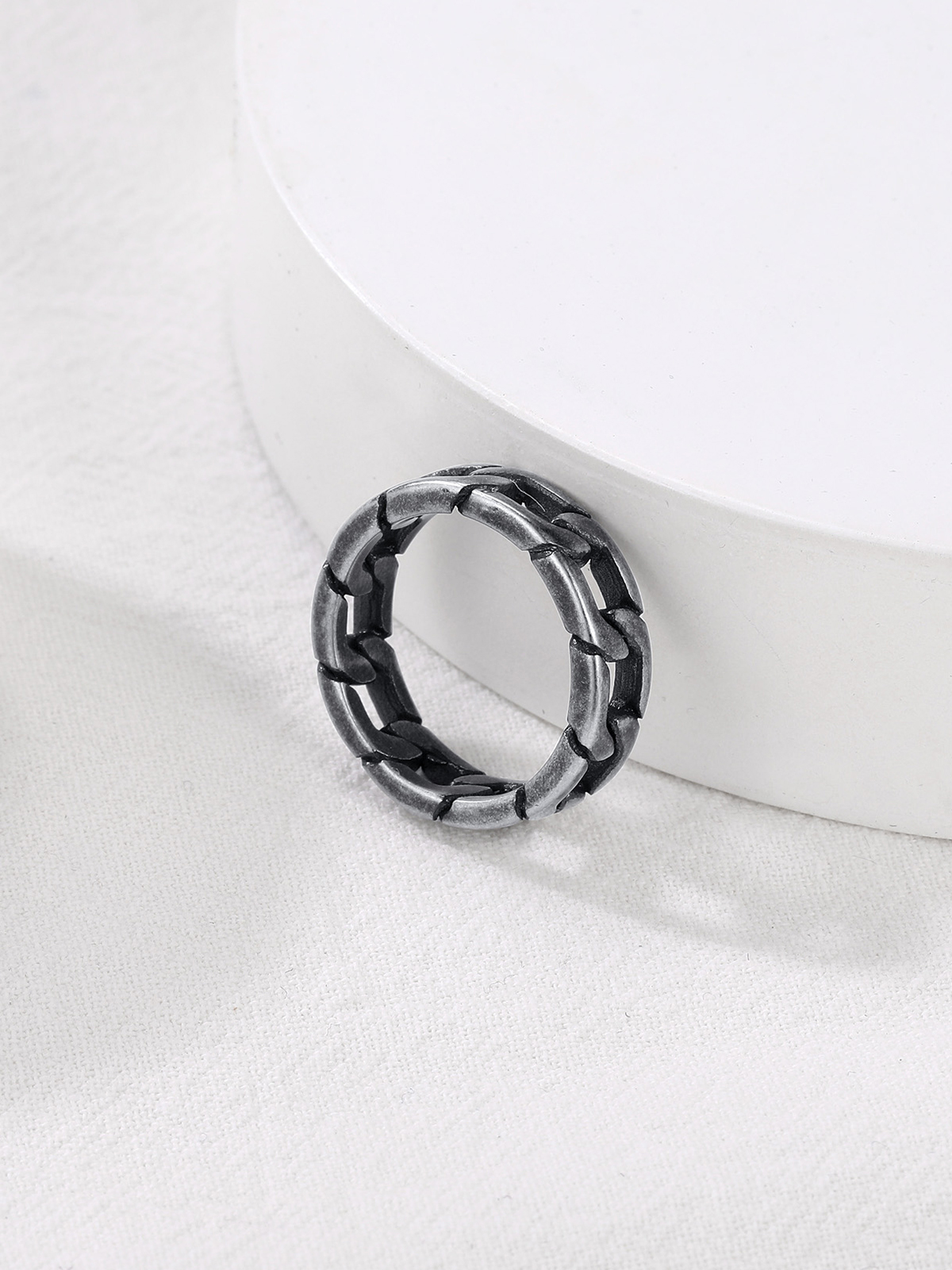 7mm Wide Band Cuban Link Chain Ring in Retro Grey