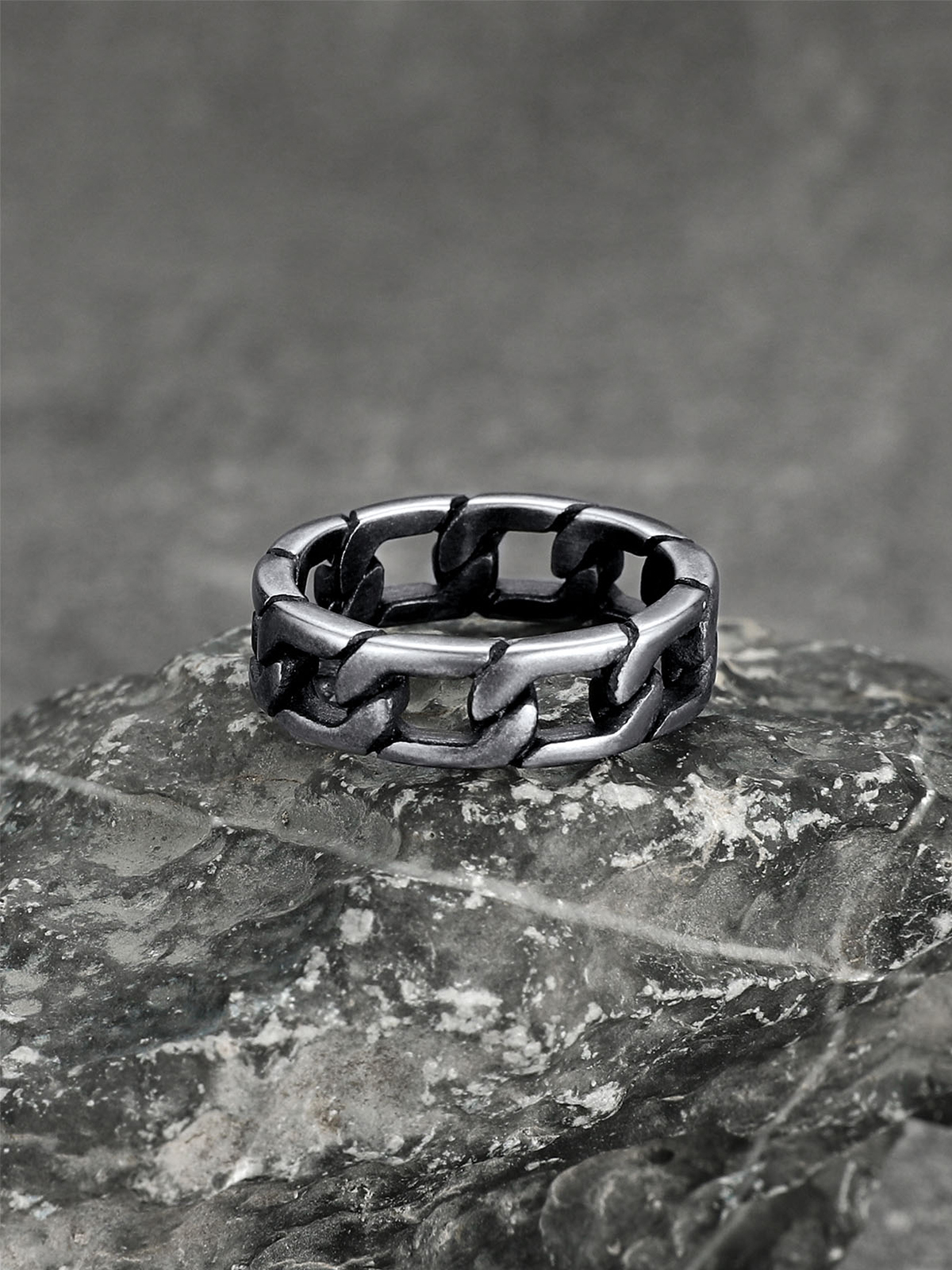 7mm Wide Band Cuban Link Chain Ring in Retro Grey