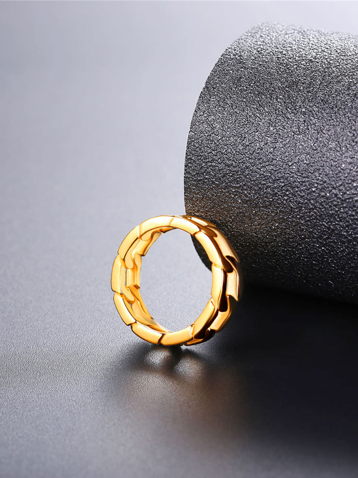 7mm Wide Band Cuban Link Chain Ring in 18K Gold