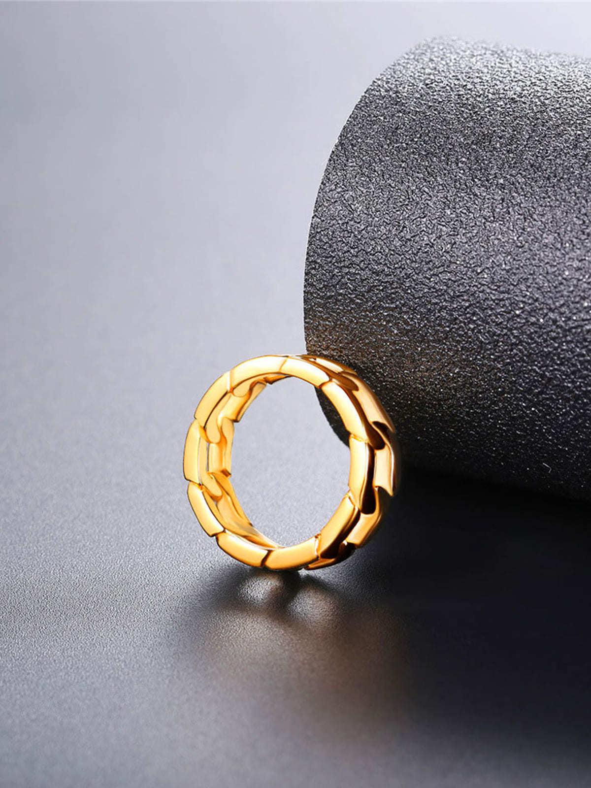 7mm Wide Band Cuban Link Chain Ring in 18K Gold