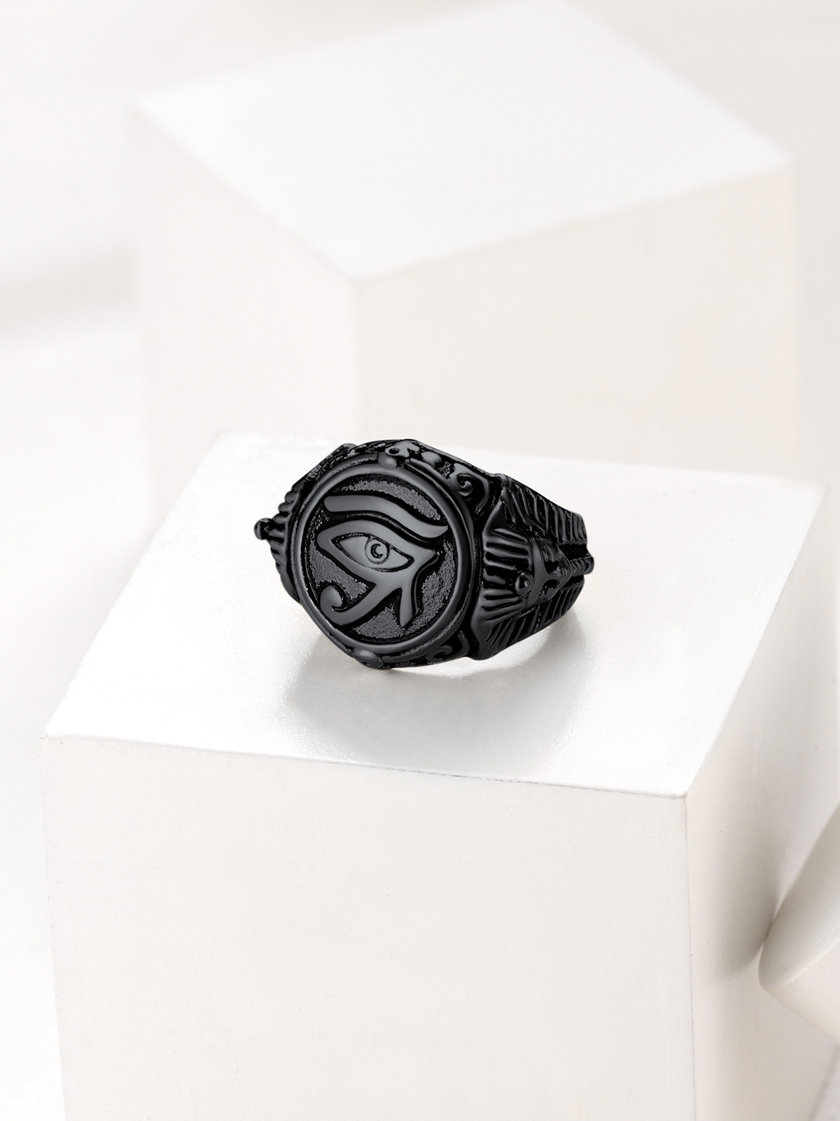 Vintage Egyptian Eye of Horus Signet Ring in Black