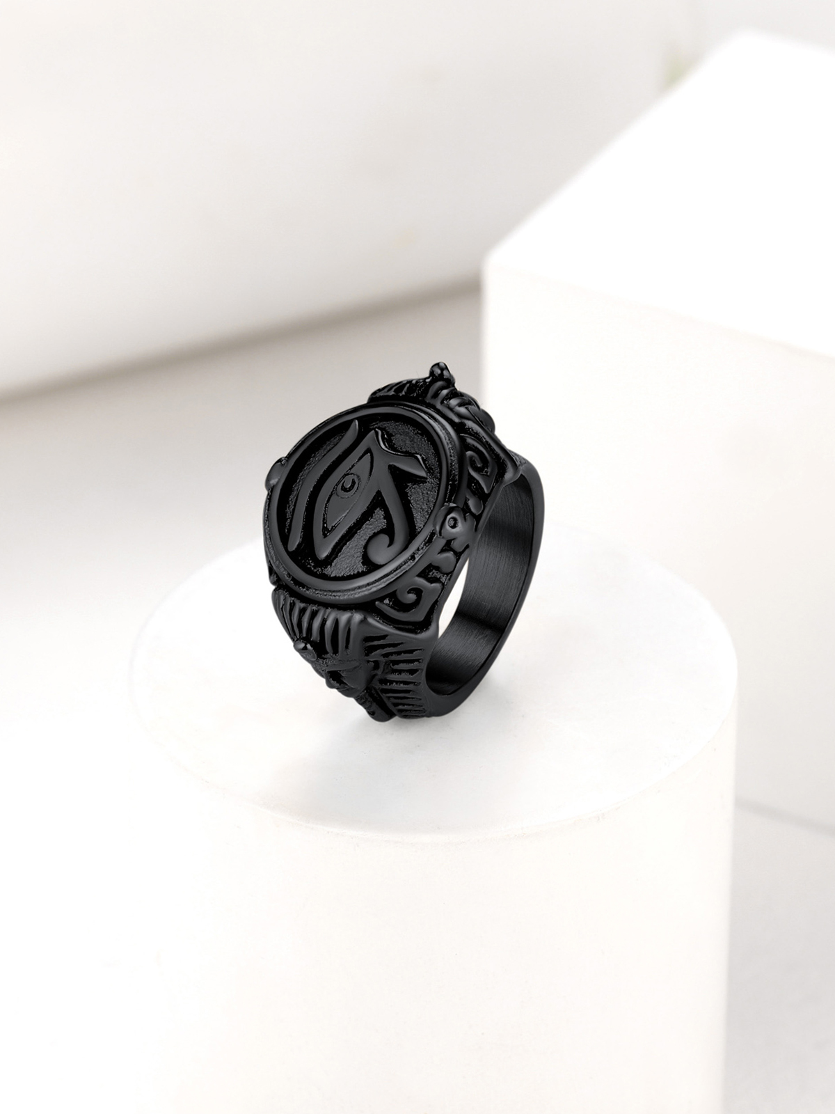 Vintage Egyptian Eye of Horus Signet Ring in Black