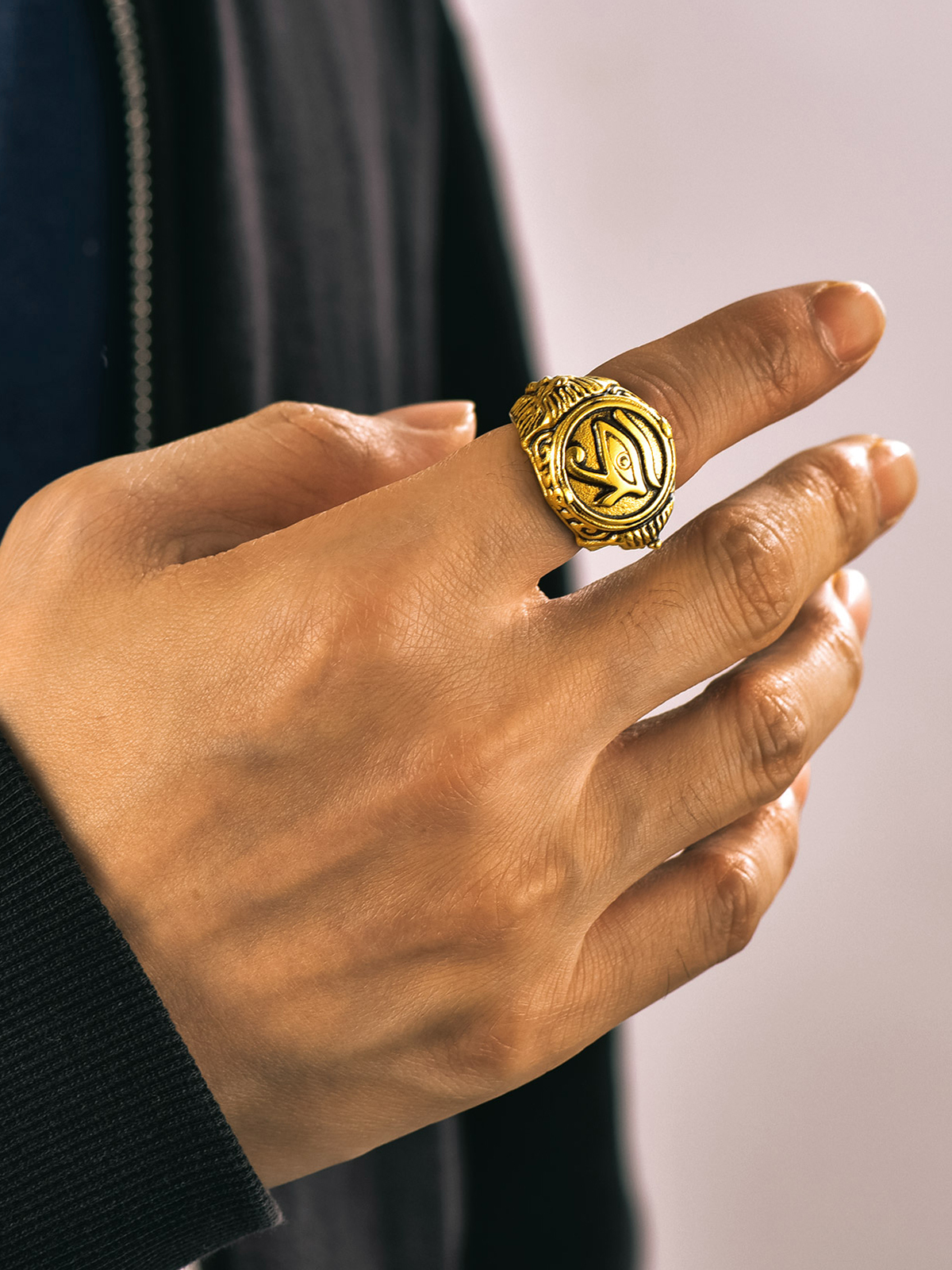 Vintage Egyptian Eye of Horus Signet Ring in 18K Gold