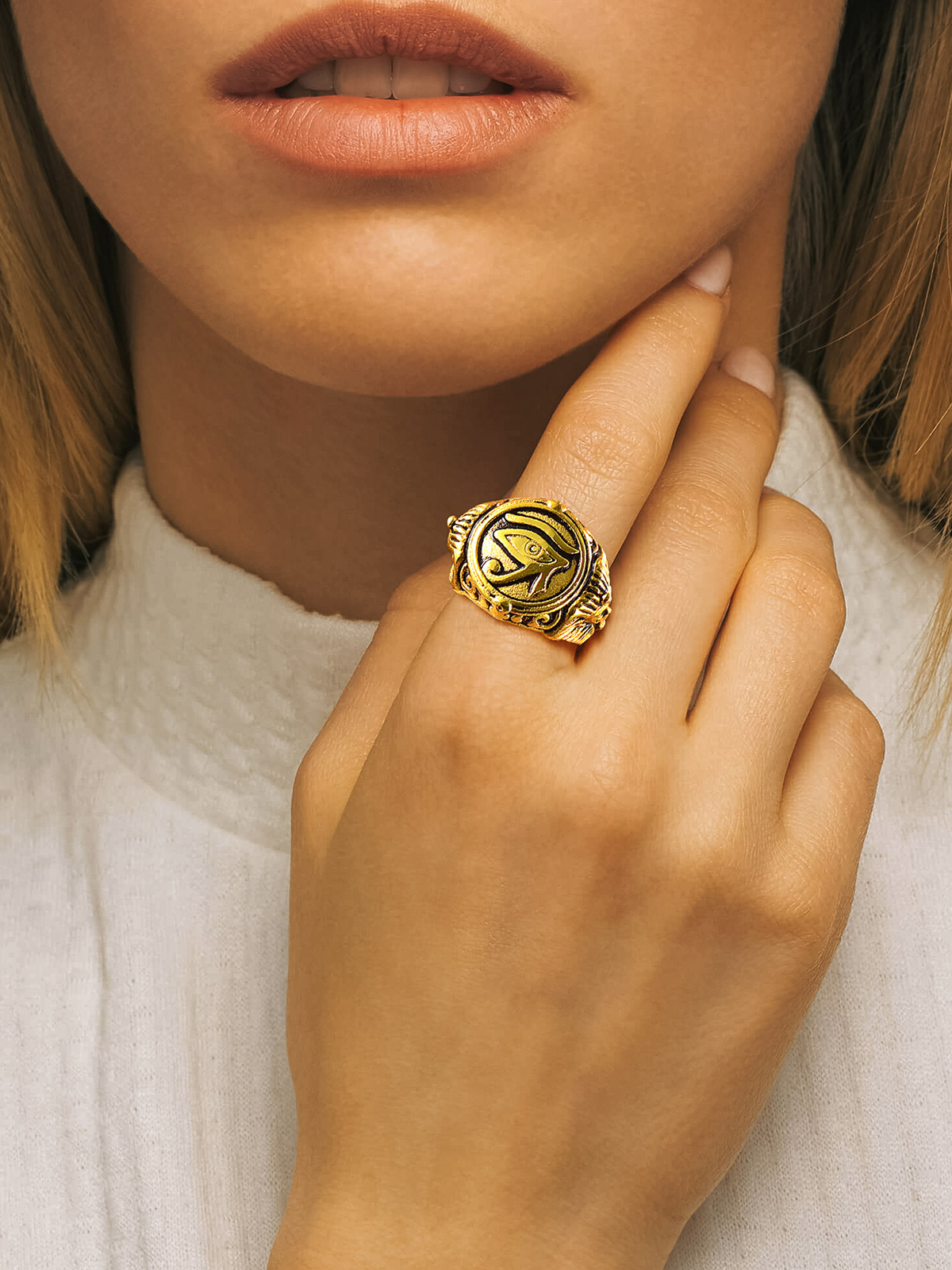 Vintage Egyptian Eye of Horus Signet Ring in 18K Gold