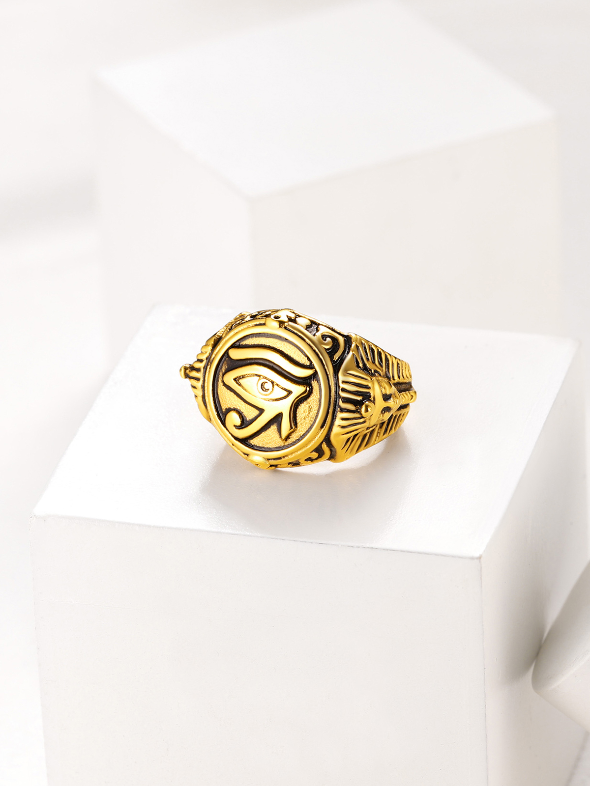 Vintage Egyptian Eye of Horus Signet Ring in 18K Gold