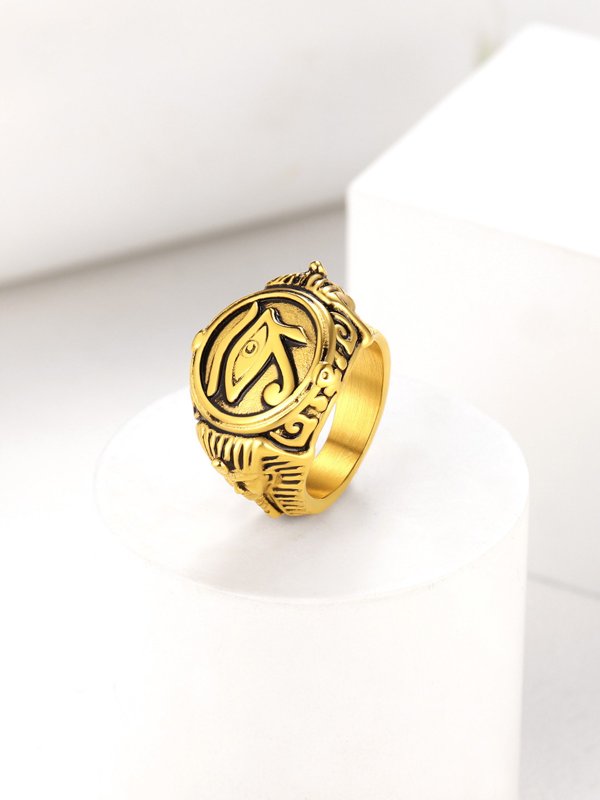 Vintage Egyptian Eye of Horus Signet Ring in 18K Gold