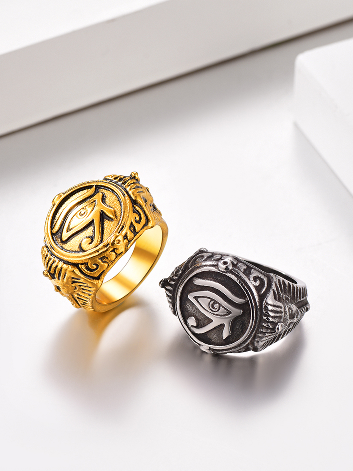 Vintage Egyptian Eye of Horus Signet Ring in 18K Gold