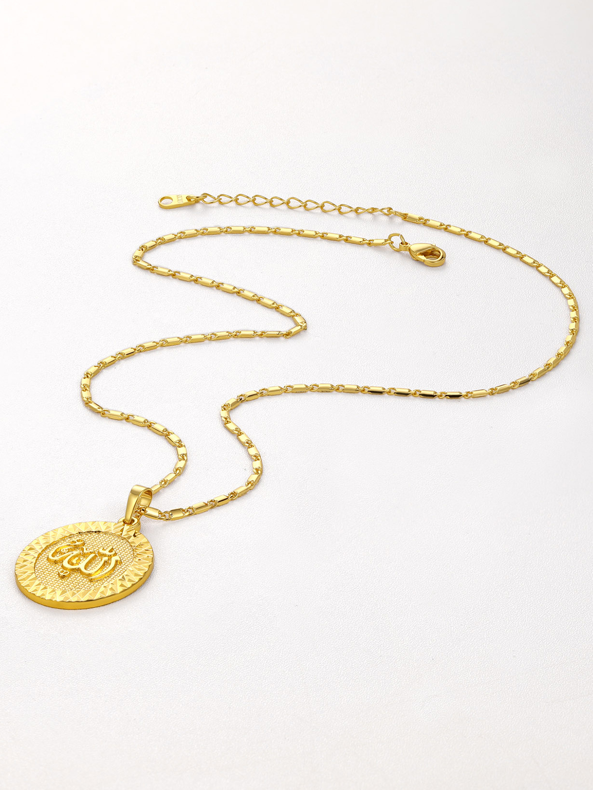 Oval Allah Pendant Muslim Islamic Necklace in 18K Gold