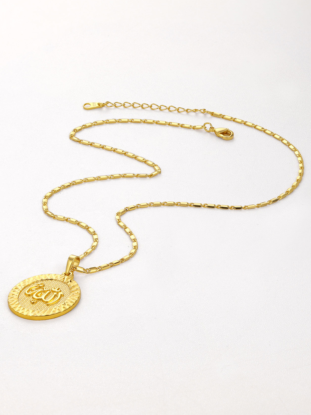 Oval Allah Pendant Muslim Islamic Necklace in 18K Gold