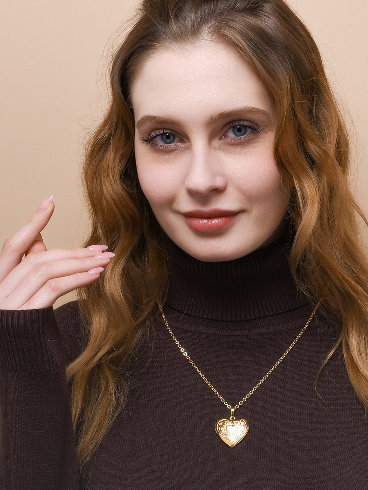 Photo Locket Pendant Flower Heart Necklace in 18K Gold