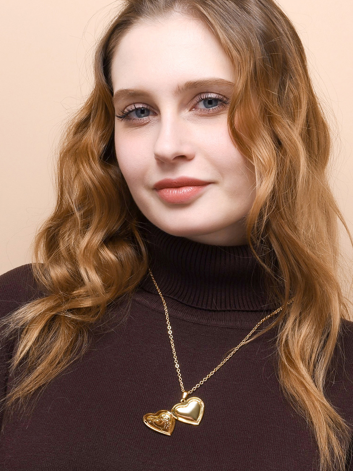 Photo Locket Pendant Flower Heart Necklace in 18K Gold