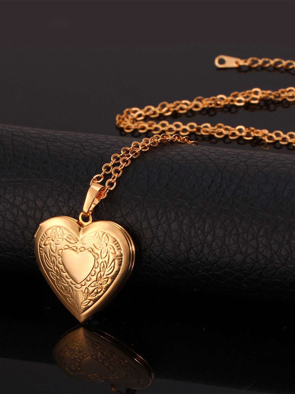 Photo Locket Pendant Flower Heart Necklace in 18K Gold