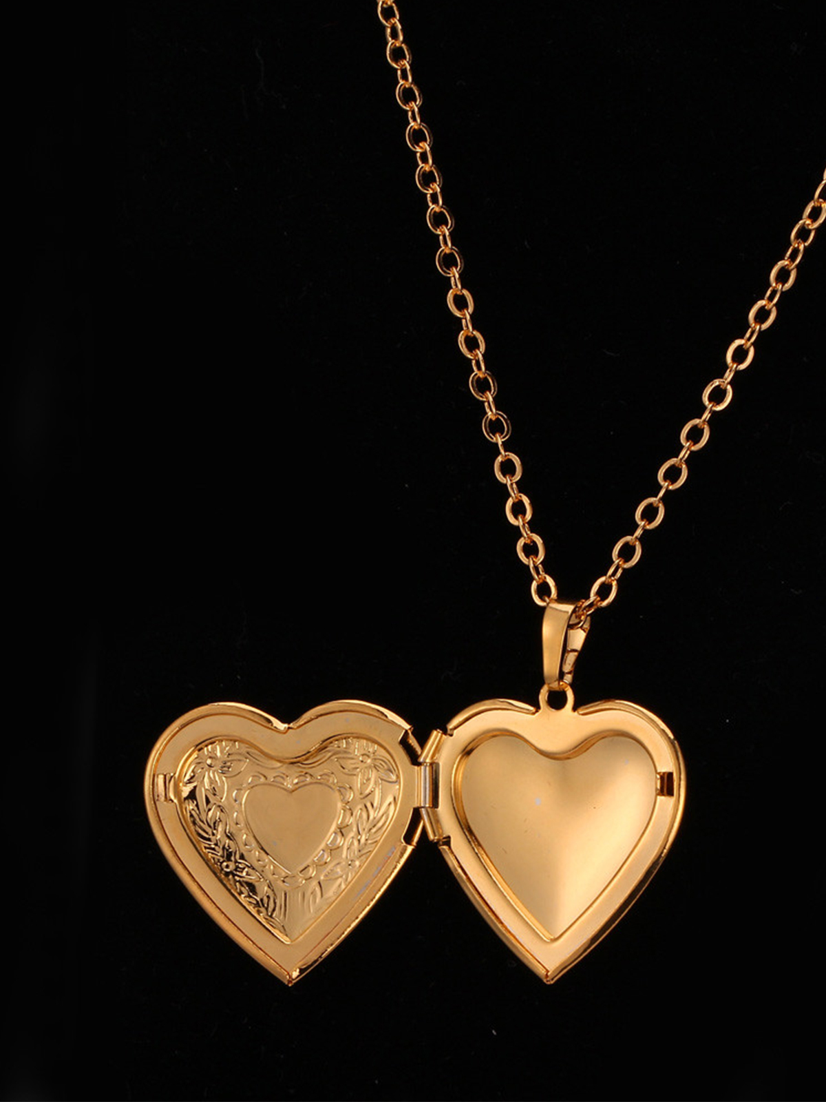Photo Locket Pendant Flower Heart Necklace in 18K Gold