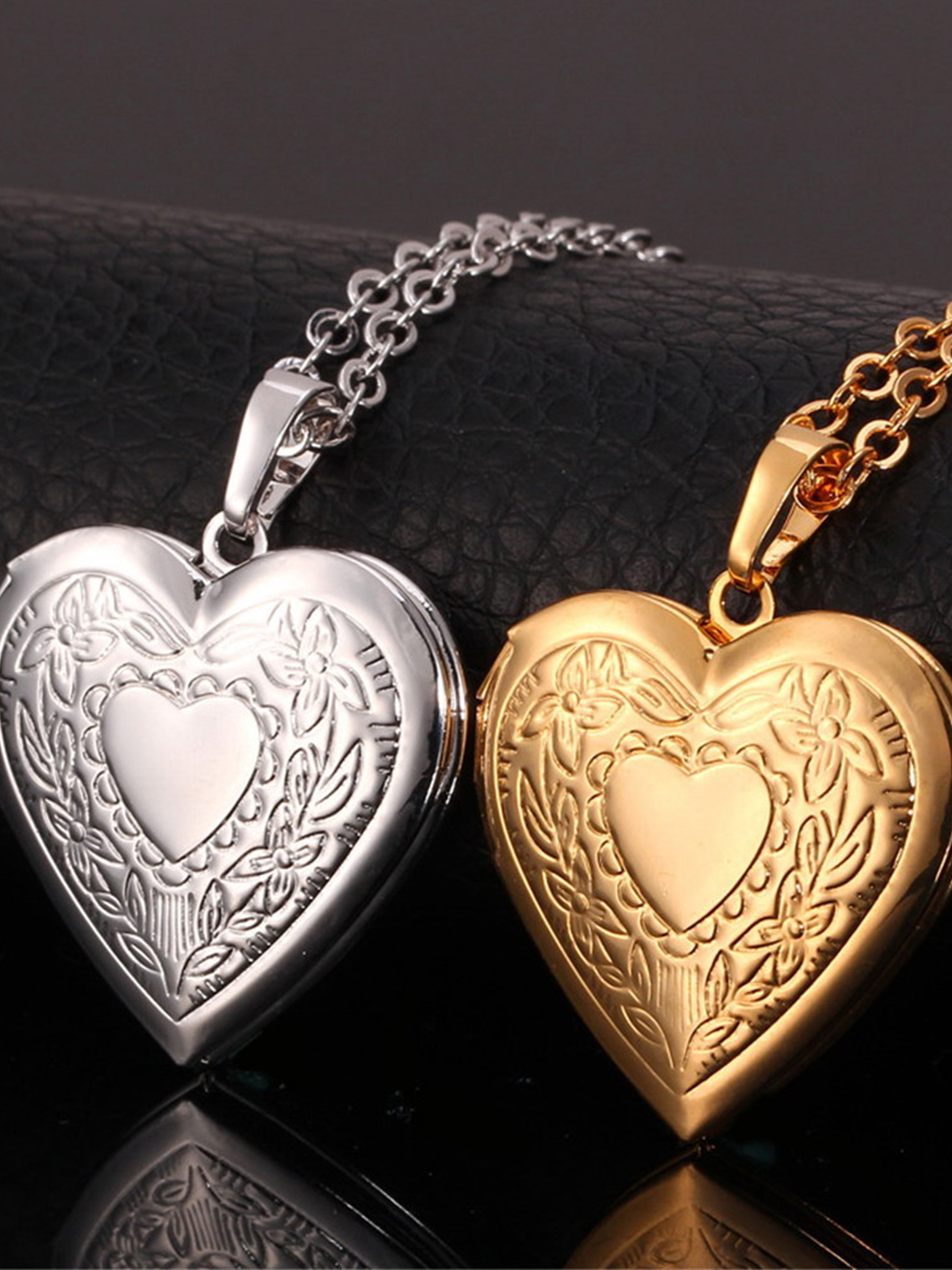 Photo Locket Pendant Flower Heart Necklace in 18K Gold