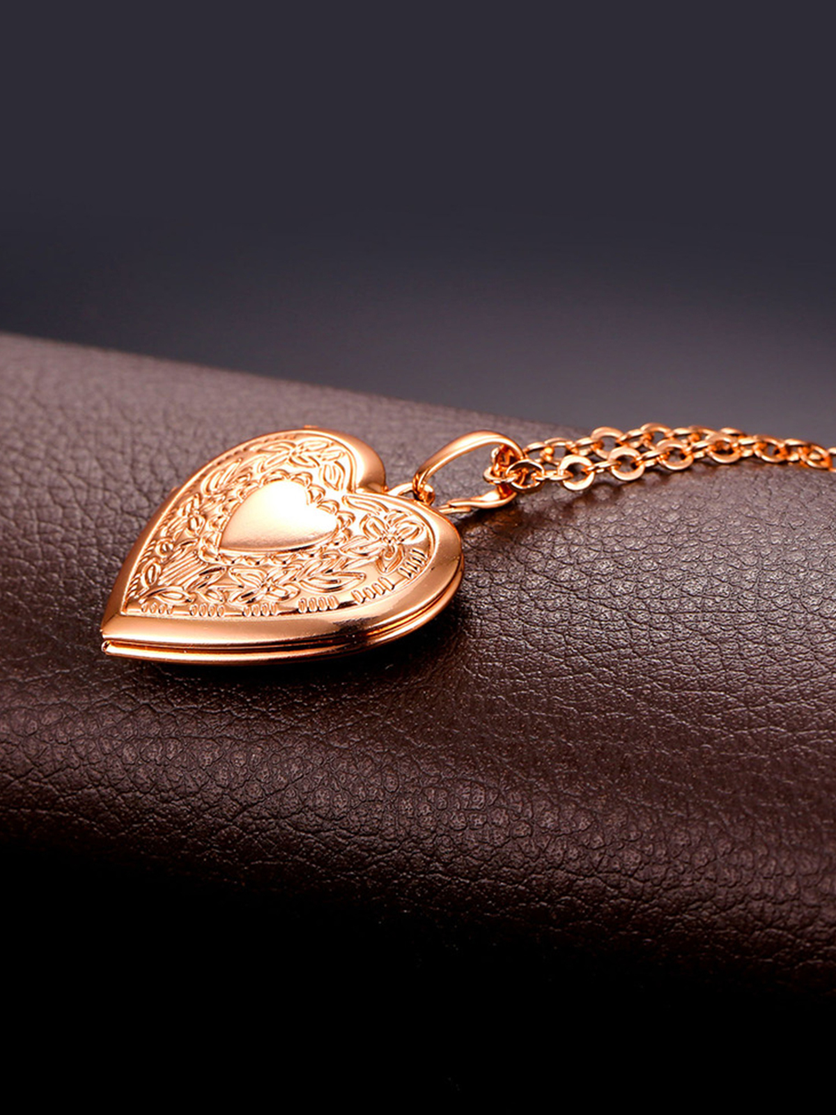 Photo Locket Pendant Flower Heart Necklace in Rose Gold