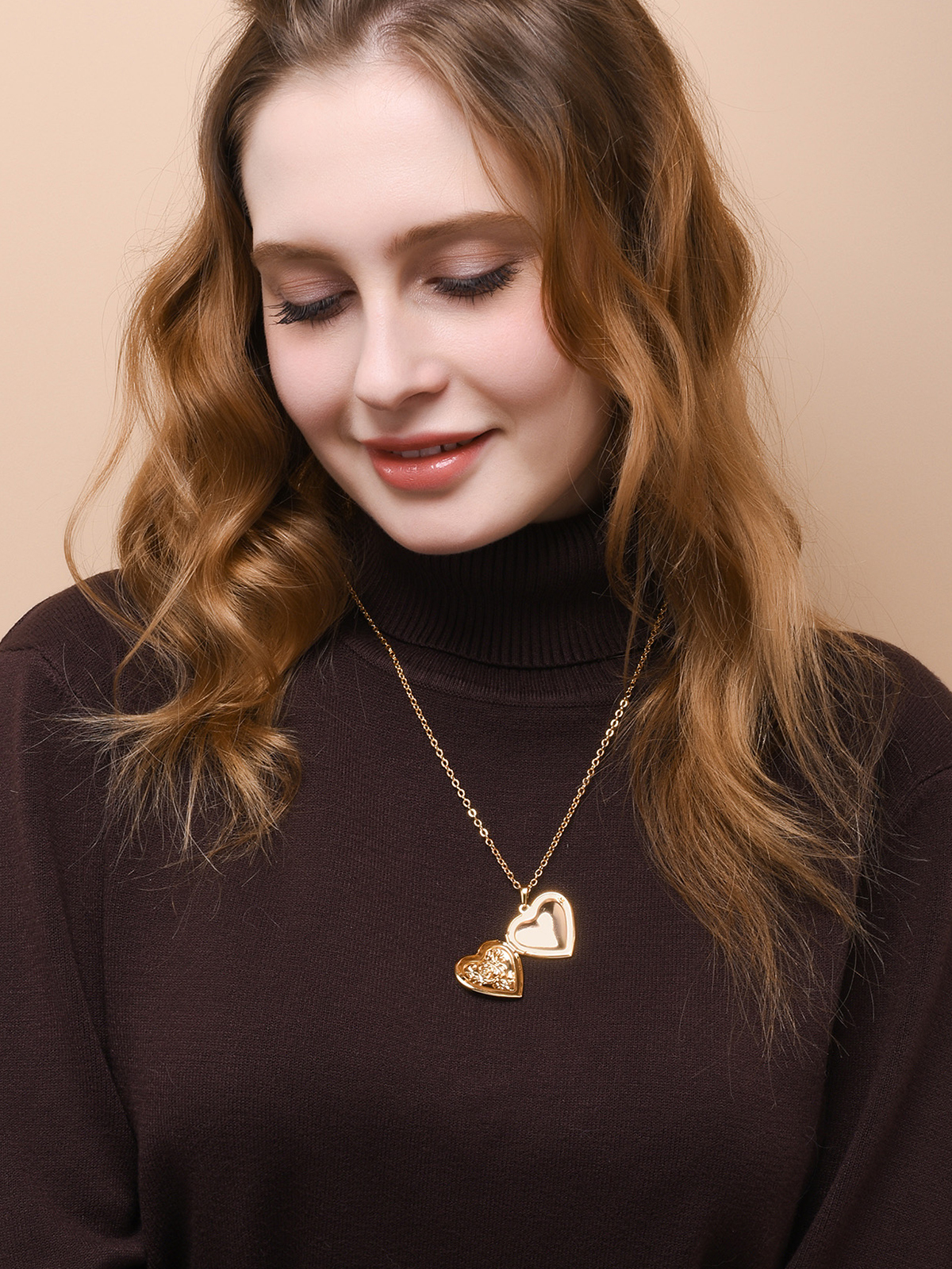 Photo Locket Pendant Rose Heart Necklace in 18K Gold