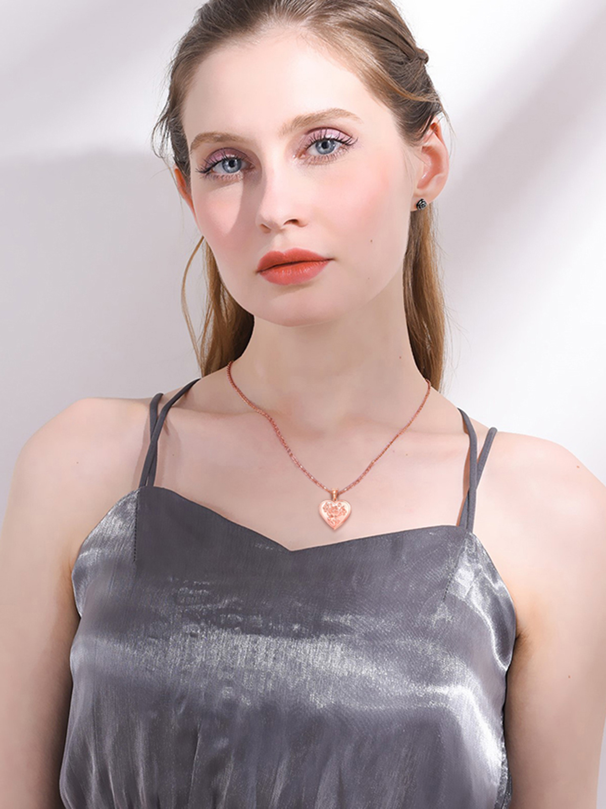 Photo Locket Pendant Rose Heart Necklace in Rose Gold