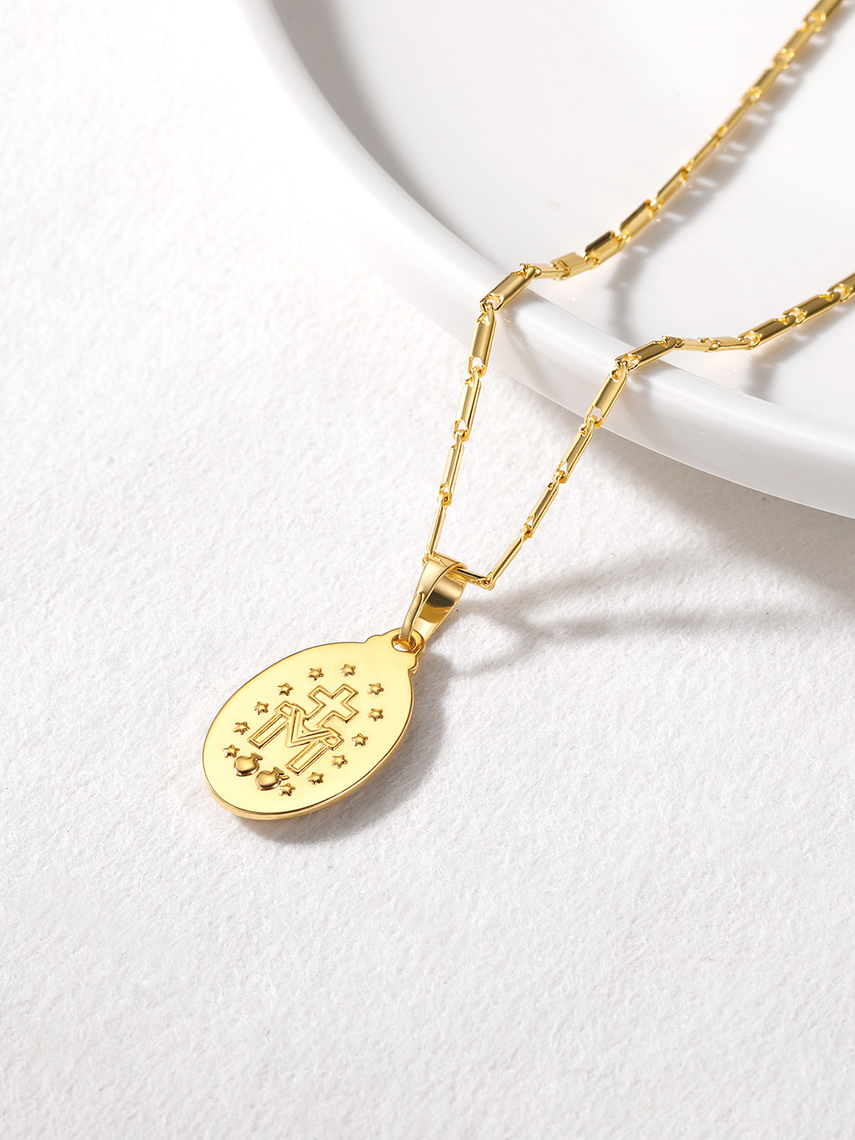 Virgin Mary Pendant Oval Miraculous Medal Necklace in 18K Gold