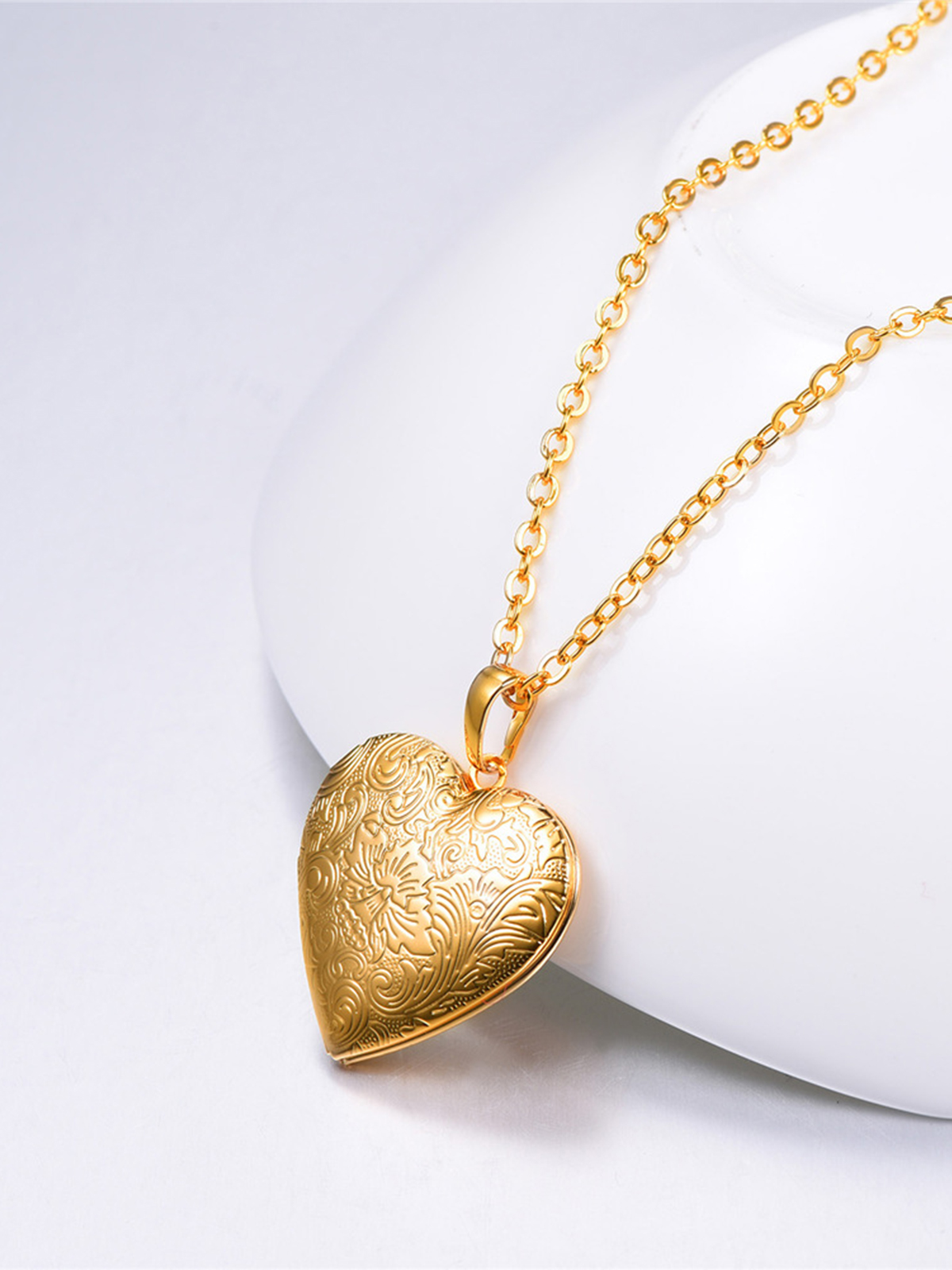 Heart Photo Locket Pendant Flower Engraved Necklace in 18K Gold Plated