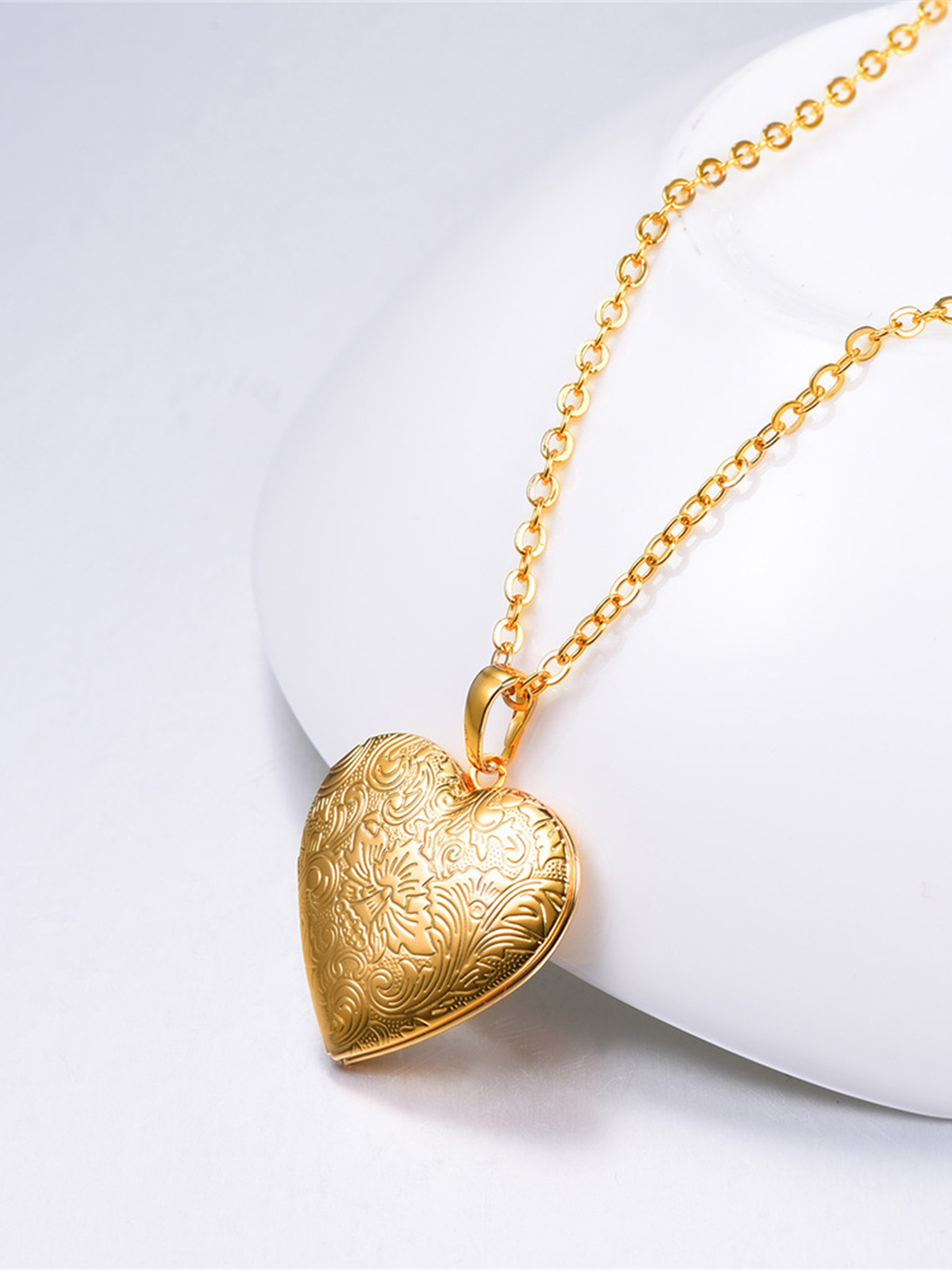 Heart Photo Locket Pendant Flower Engraved Necklace in 18K Gold Plated