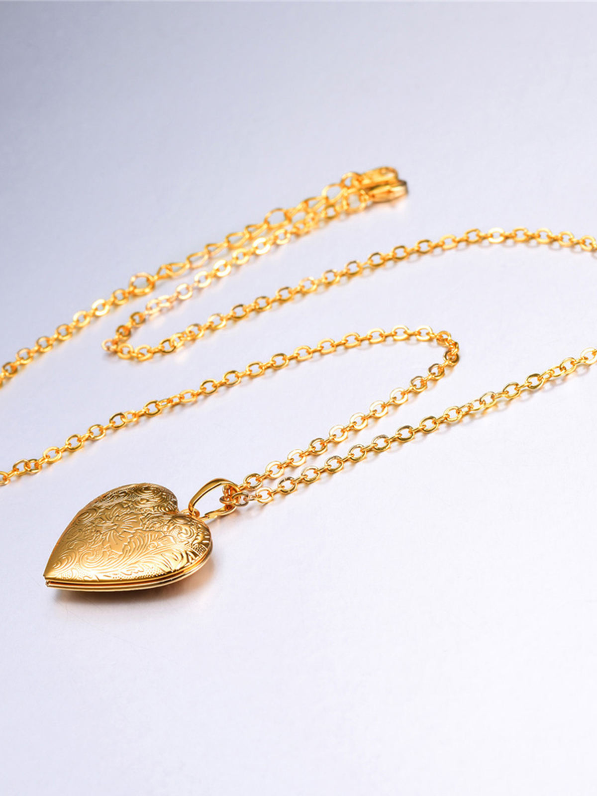 Heart Photo Locket Pendant Flower Engraved Necklace in 18K Gold Plated